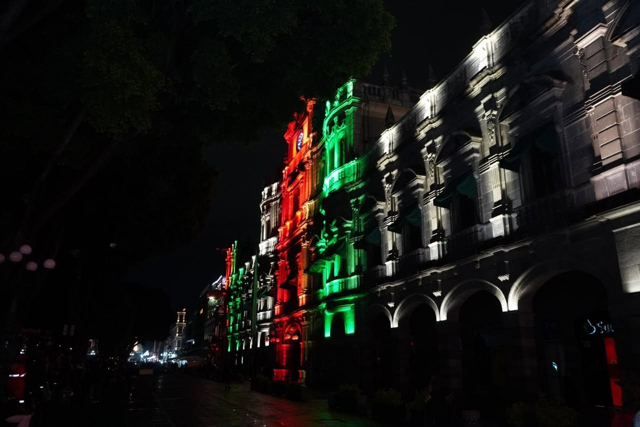 Palacio Municipal de Puebla renueva su imagen urbana con iluminación arquitectónica de última generación
