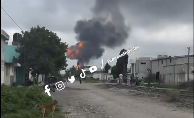 Explosión de pipa en Tepeaca moviliza a cuerpos de emergencia y genera alerta en la comunidad