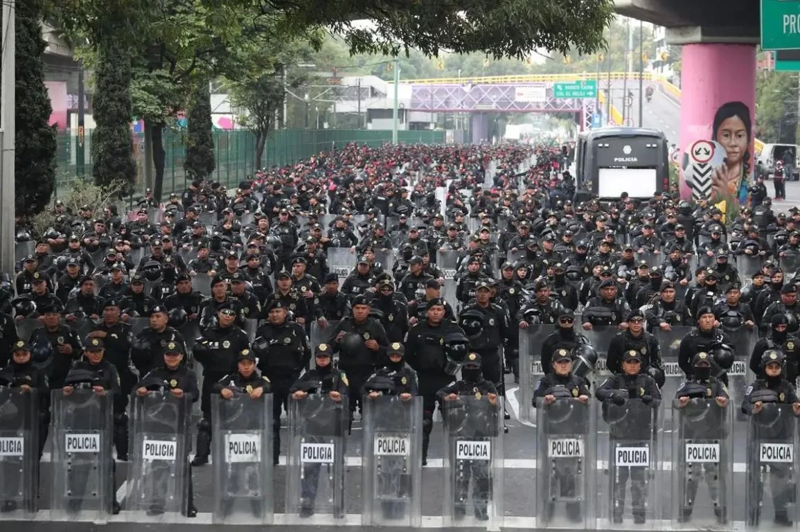 Marcha de la CNTE en Ciudad de México se detiene ante bloqueo policial cerca del Estadio Azteca